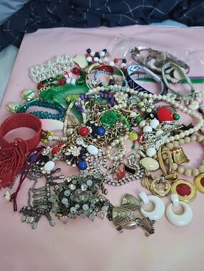 1.13 Pound Of Jewlery For Crafting And Repair Multicolor Beaded & Metal Pieces